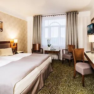 4* Hotel Lord - Airport